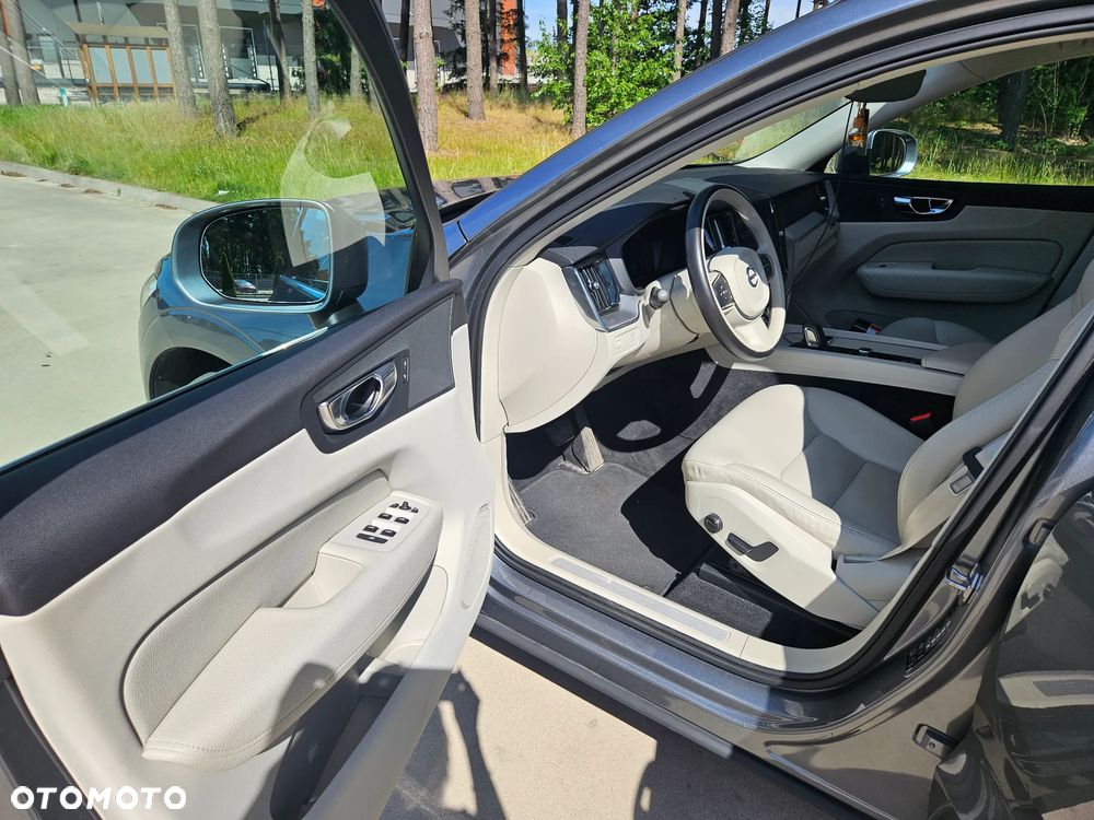 Volvo XC 60 B4 B Geartronic Momentum Pro - 8