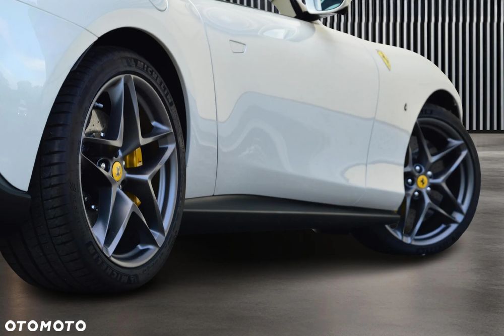 Ferrari Roma - 12
