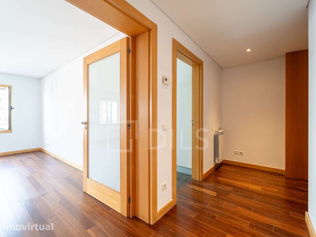 Apartamento T2 próximo à Avenida da Boavista - Grande imagem: 5/25