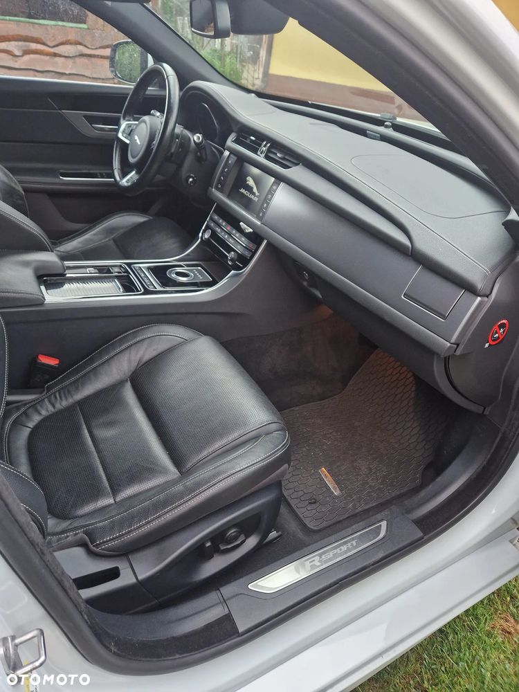 Jaguar XF 2.0 i4D R-Sport - 7