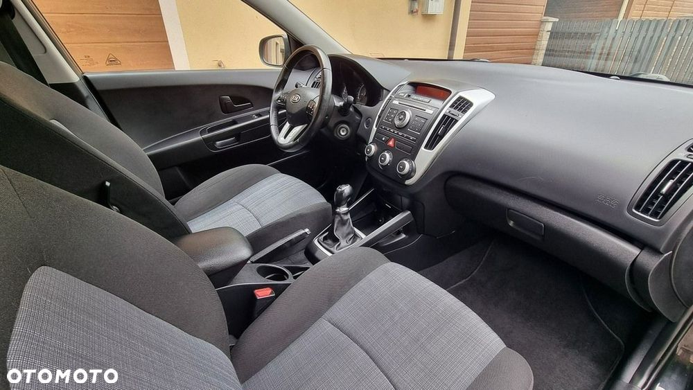 Kia Ceed - 13