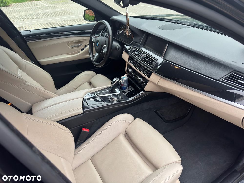 BMW Seria 5 525d xDrive - 10