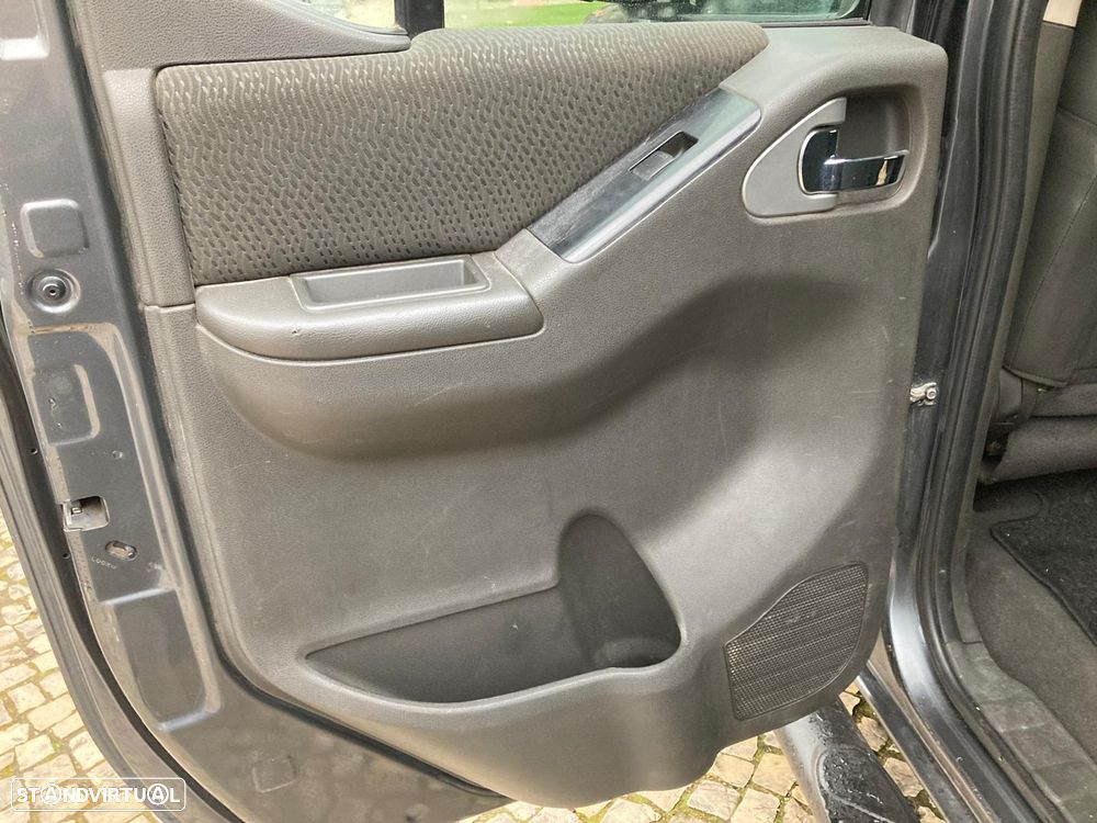 Nissan Navara 2.5 dCi CD LE Hi-Tech 4WD - 18