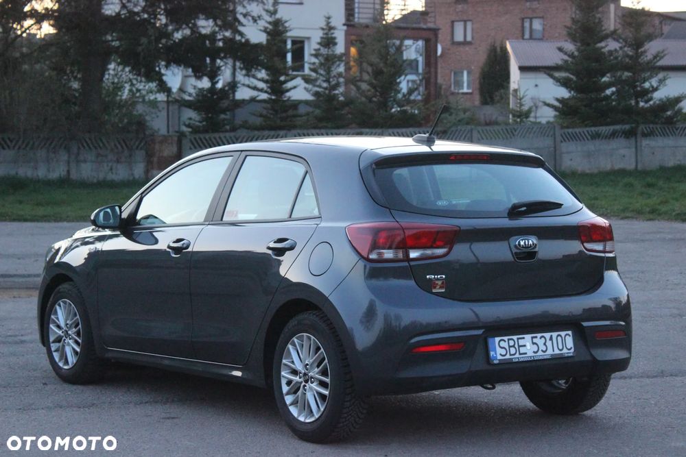 Kia Rio 1.2 L - 5