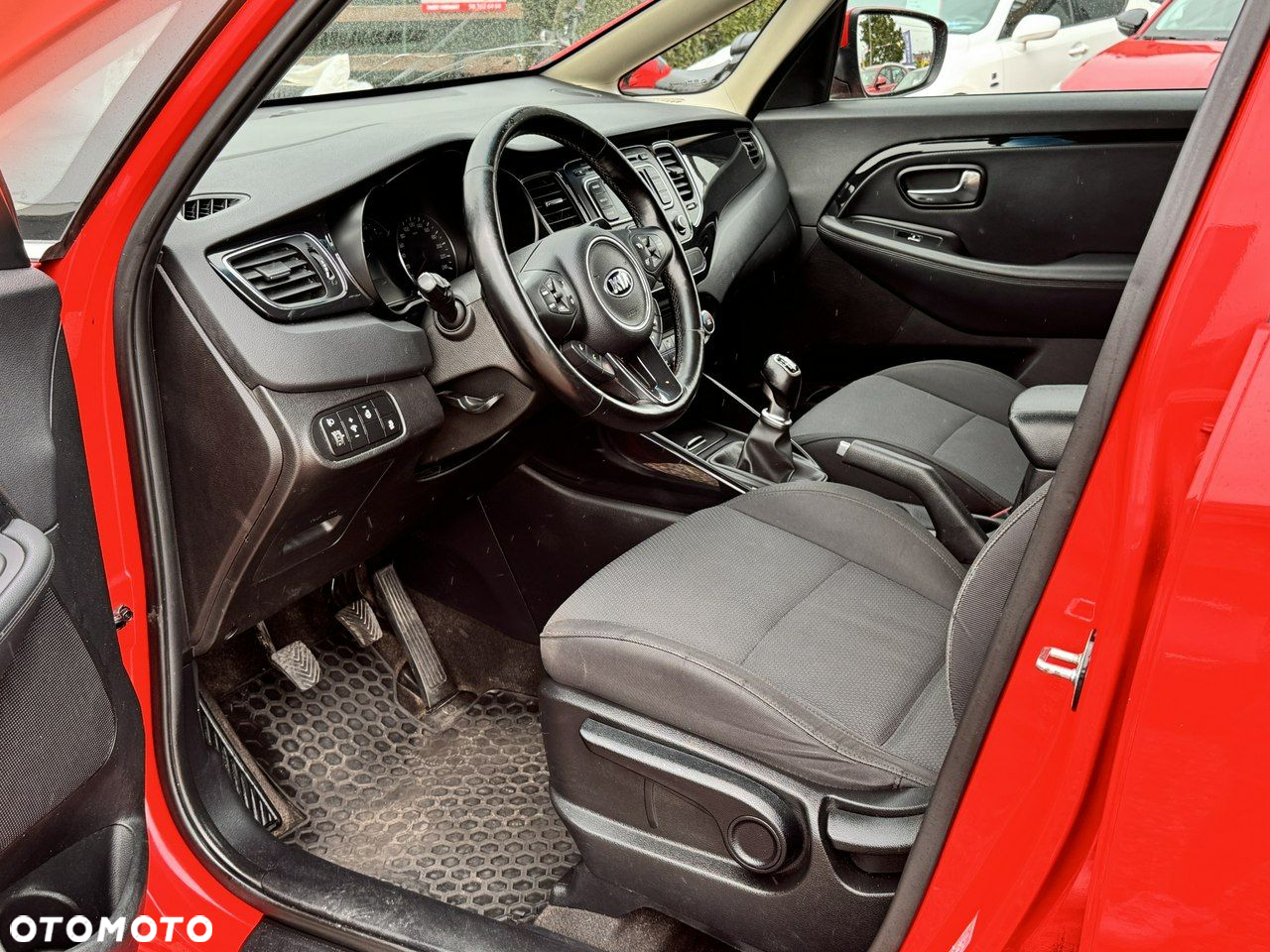 Kia Carens 1.6 GDI XL 7os - 18