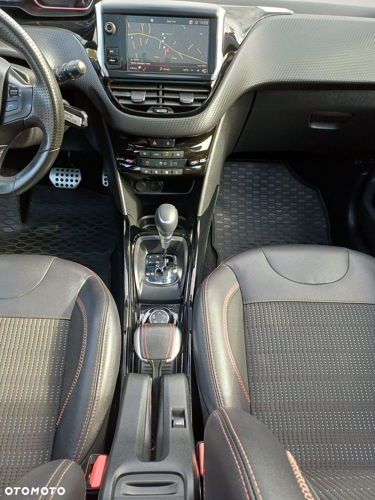 Peugeot 2008 PureTech 110 Stop&Start EAT6 GT-Line Edition - 32