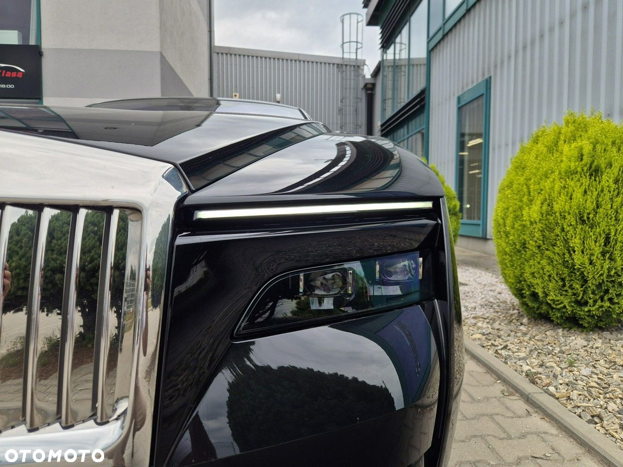 Rolls-Royce Spectre - 8
