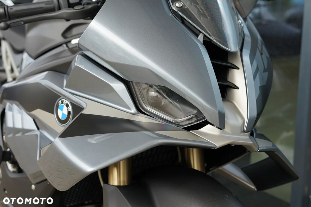BMW S - 9