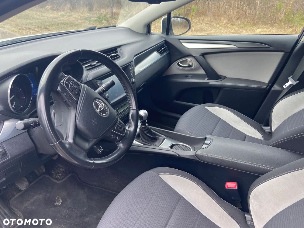 Toyota Avensis 2.0 D-4D Premium - 14