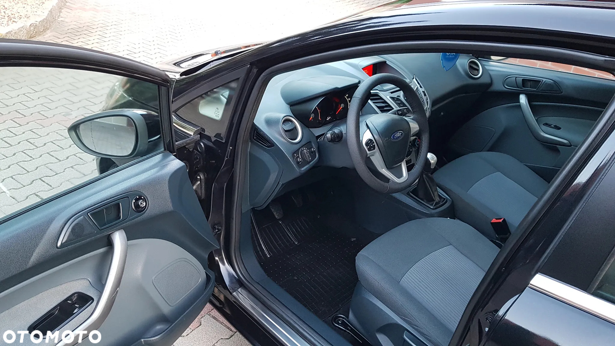 Ford Fiesta - 32
