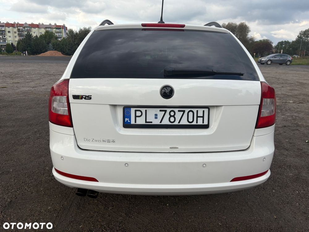 Skoda Octavia Combi 2.0 TDI CR DPF DSG RS - 4