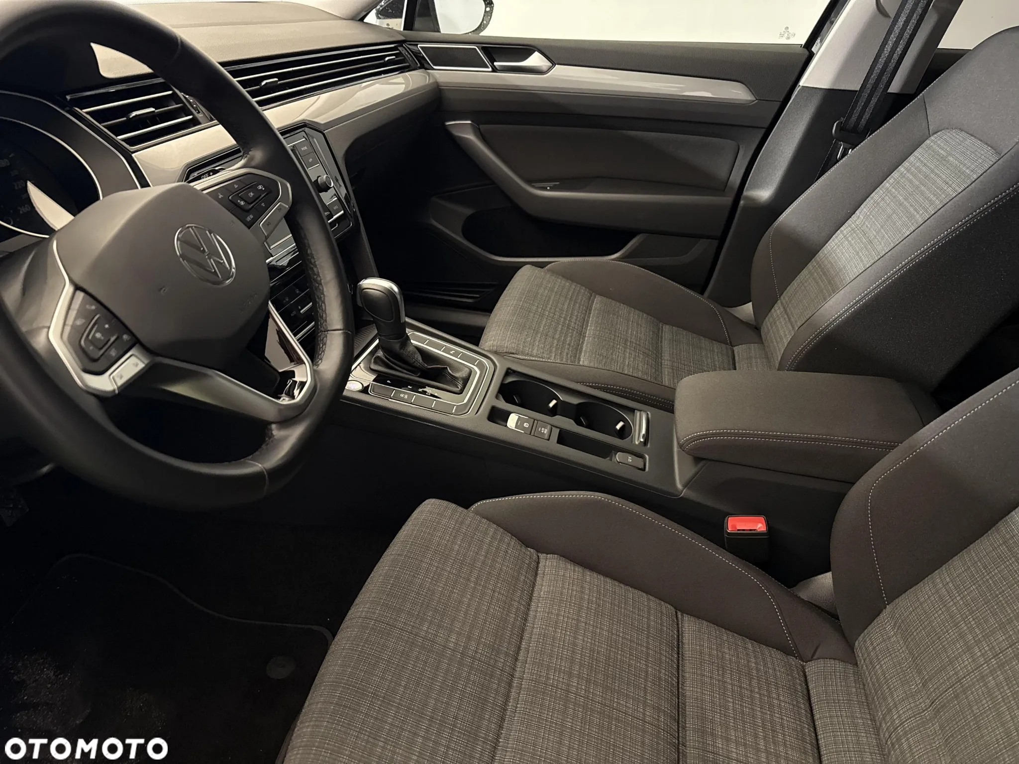 Volkswagen Passat - 11