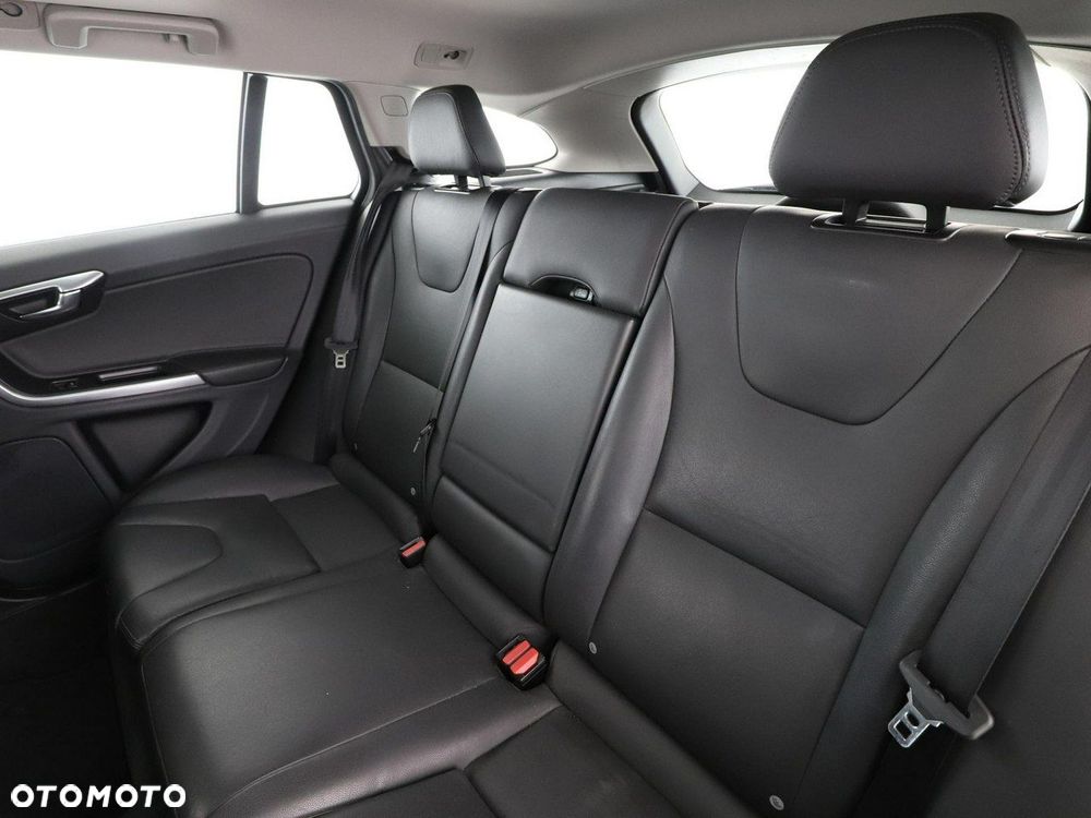 Volvo V60 D2 Summum - 18
