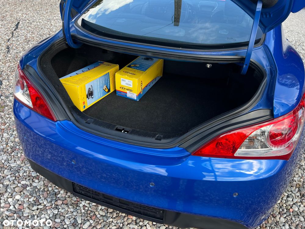 Hyundai Genesis Coupe 2.0 T - 24