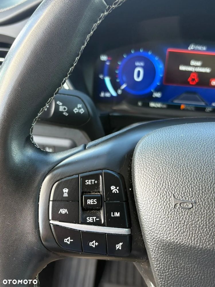 Ford Kuga - 10
