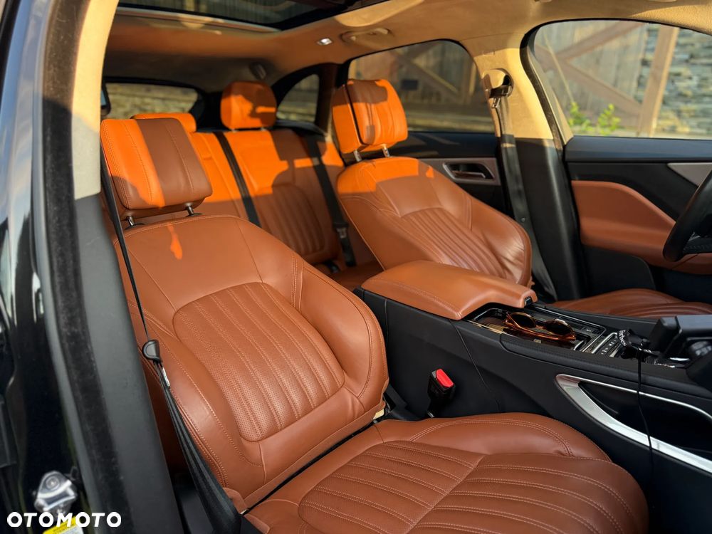 Jaguar F-Pace 30t AWD Portfolio - 15