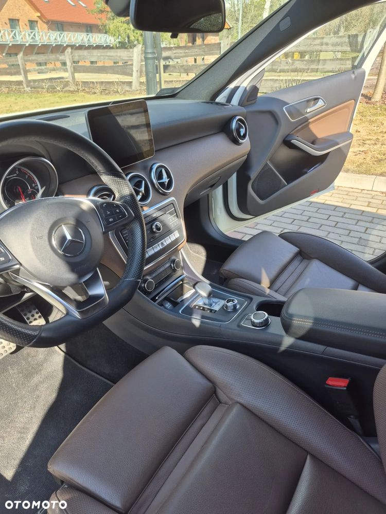 Mercedes-Benz Klasa A AMG 45 4Matic AMG Speedshift 7G-DCT - 12