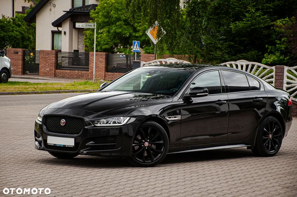 Jaguar XE - 32