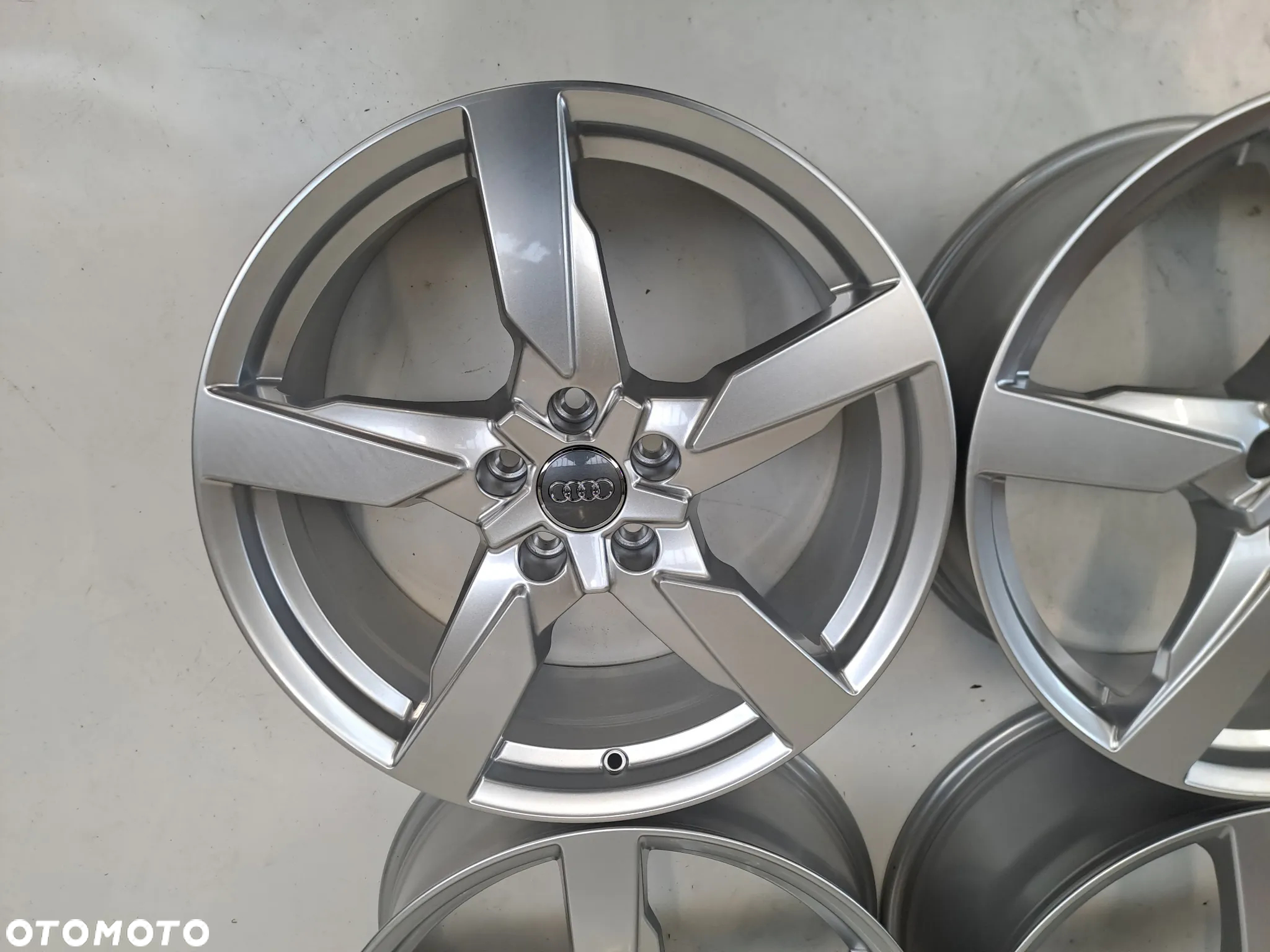 FELGI ALUMINIOWE 5x112 8Jx19 CALI ET52 8S0601025AG AUDI TT A3 A4 A5 A6 DEMO Komplet - 5