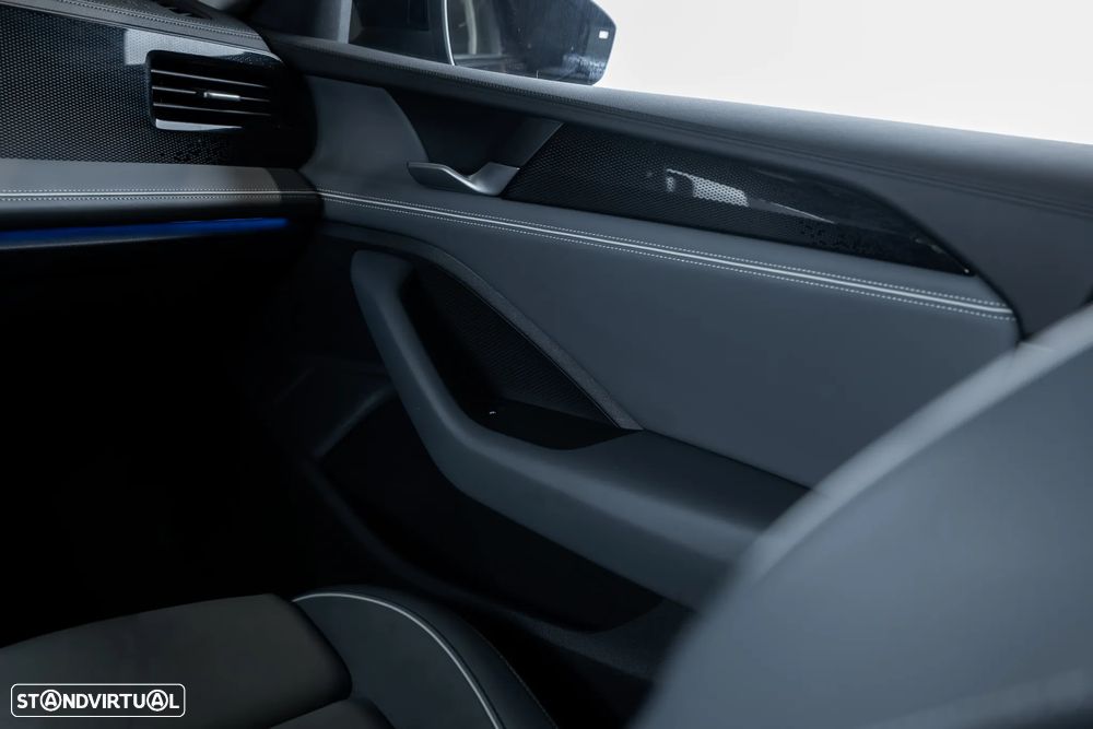 VW Passat Variant 2.0 TDi Business DSG - 26