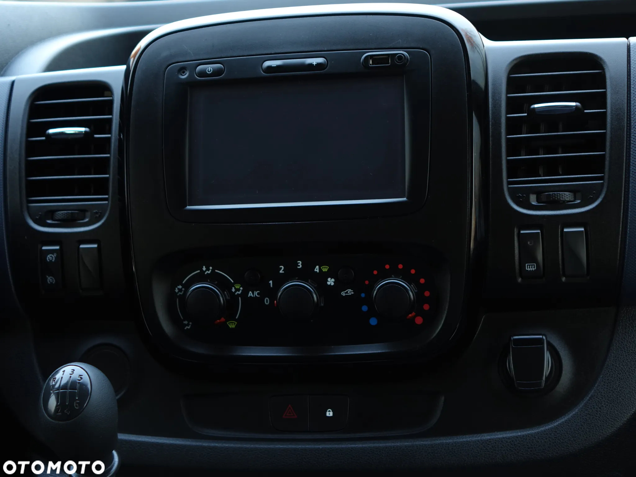 Opel Vivaro 6-osobowy brygadówka L1H1 - 21