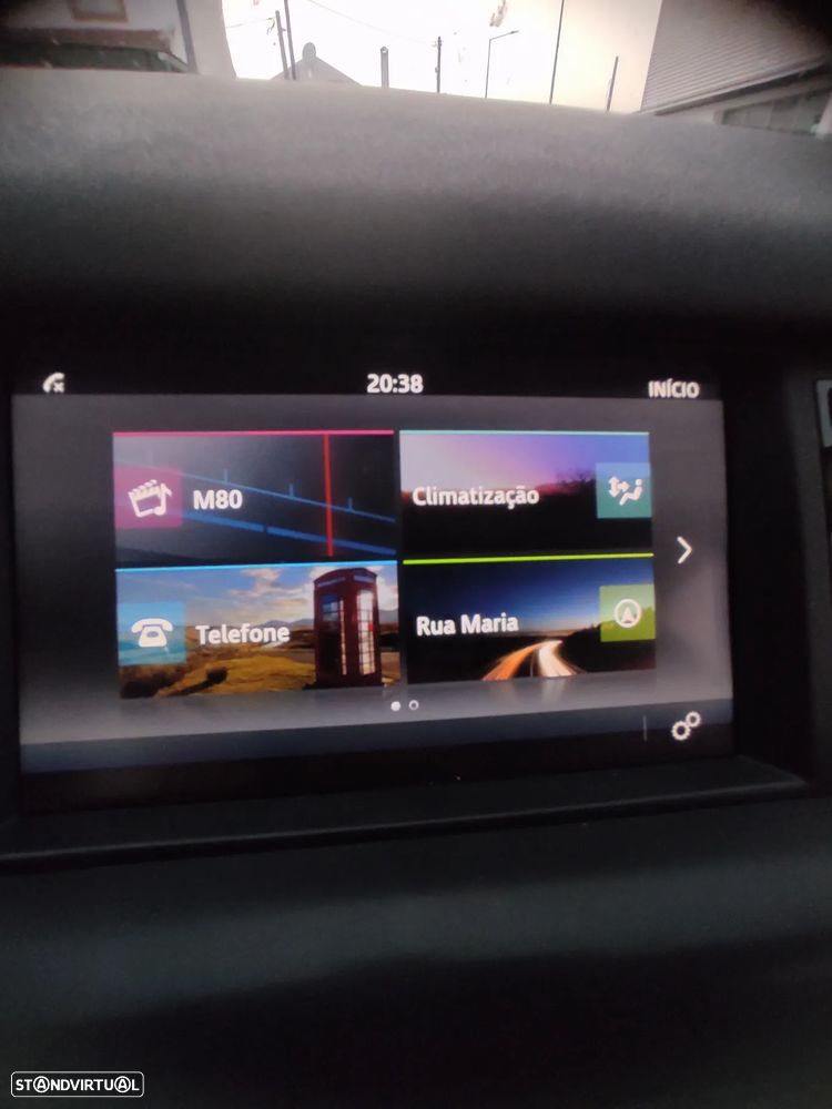 Land Rover Discovery Sport 2.0 TD4 HSE - 31