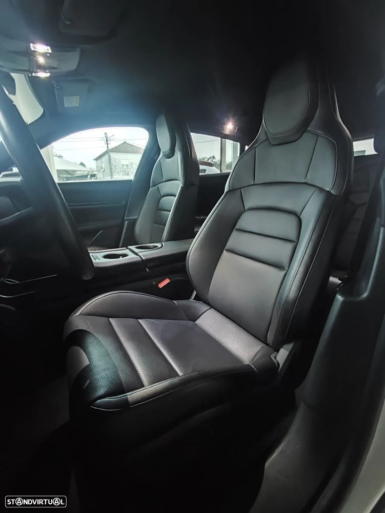 Porsche Taycan Cross Turismo 4 - 30