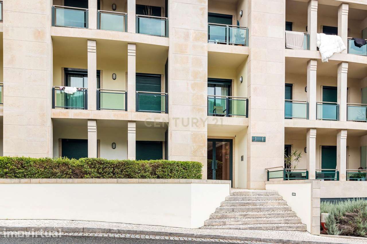Apartamento T1 com segurança privada, piscina, garagem e arrecadação n - Grande imagem: 2/33