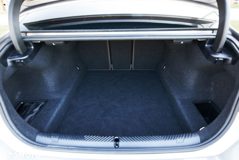 BMW Seria 5 520i mHEV - 10