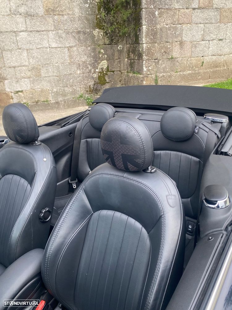 MINI Cabrio Cooper Premium Plus Essential Auto - 32