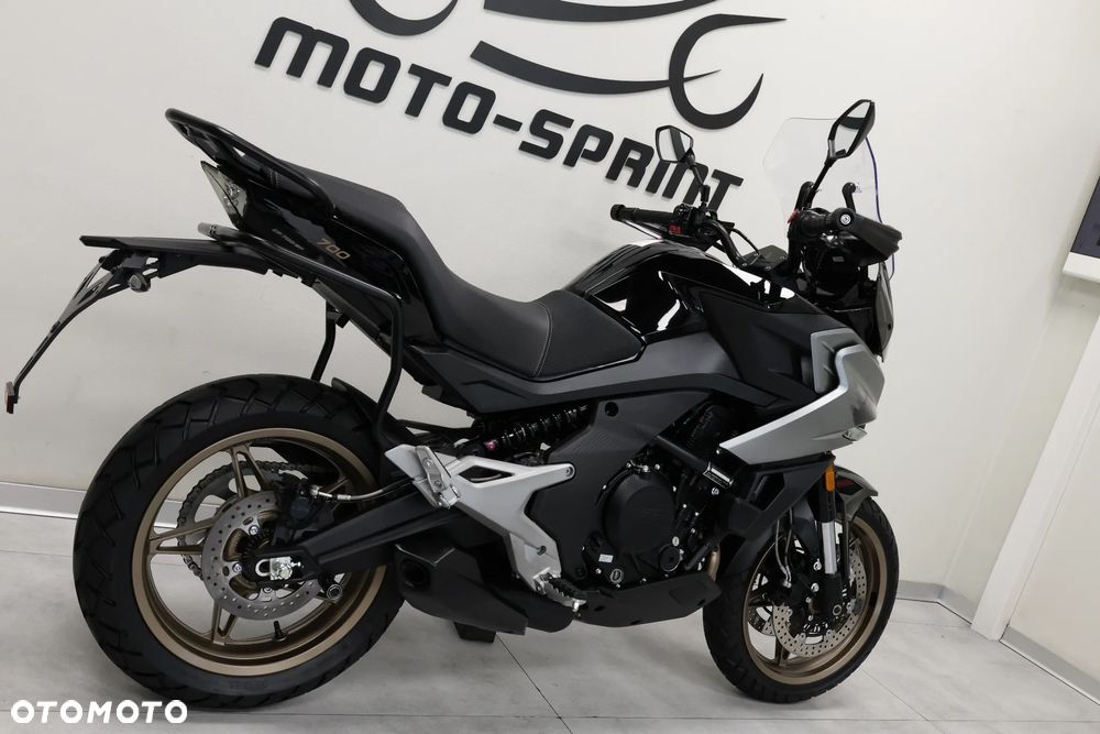 CFMoto 700MT - 10