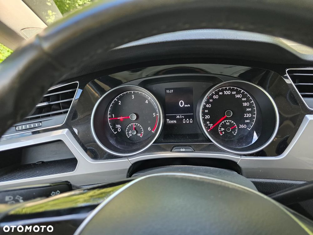 Volkswagen Touran - 4