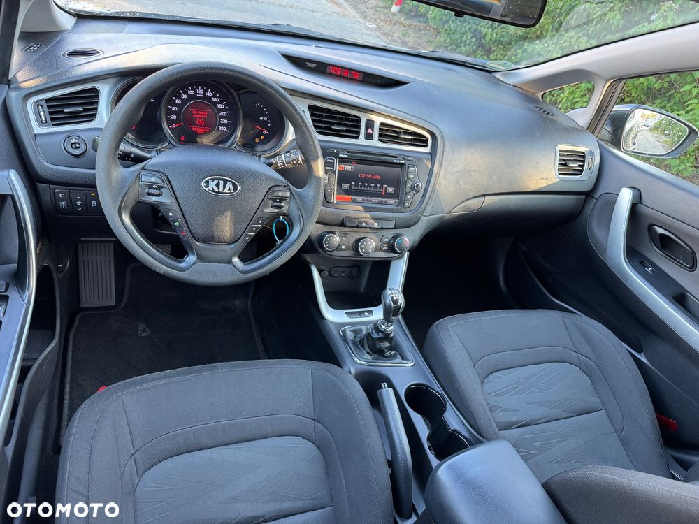 Kia Ceed 1.6 GDI ISG Dream Team Edition - 13