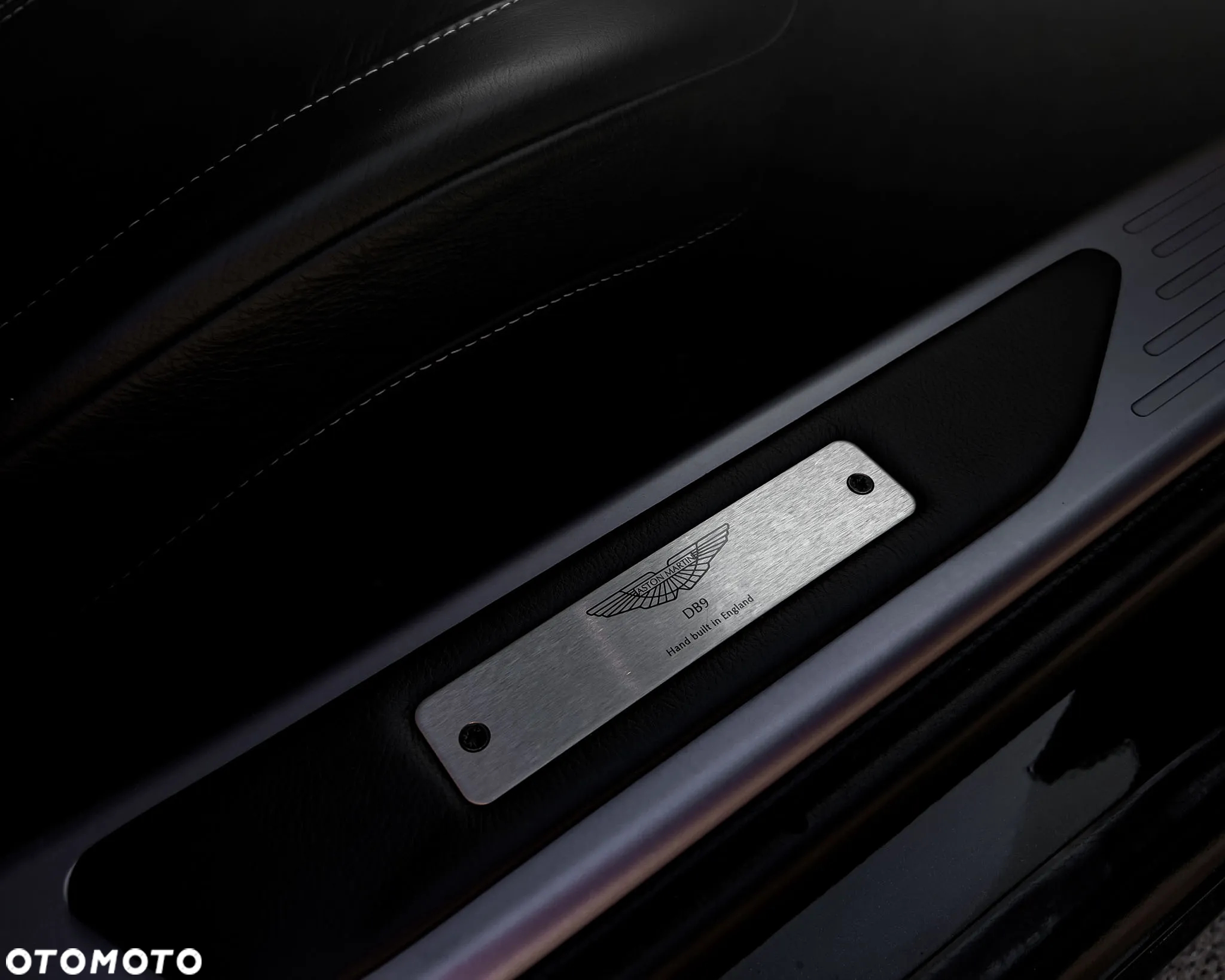 Aston Martin DB9 Touchtronic II - 12