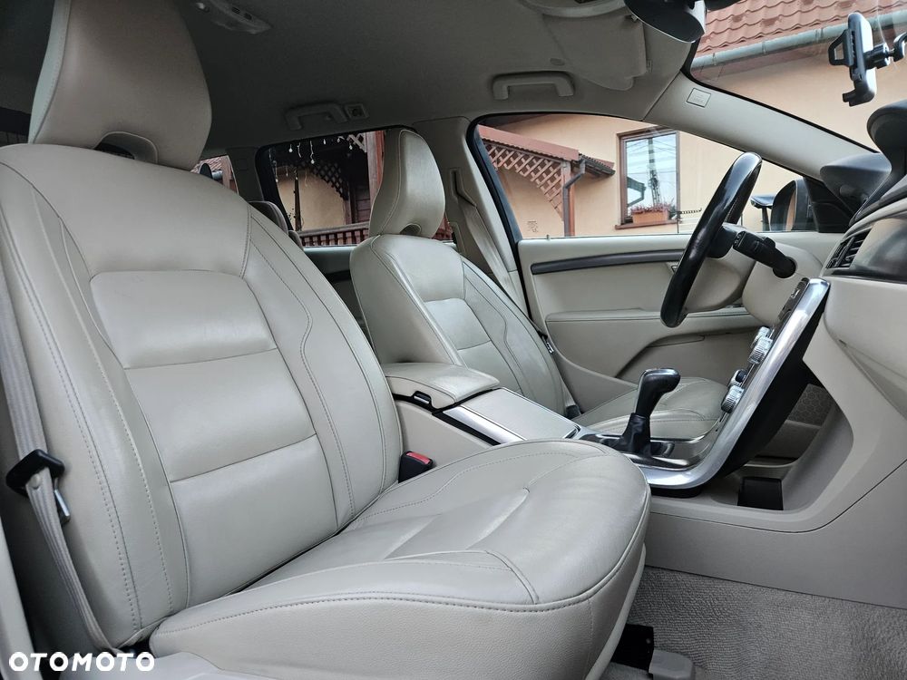 Volvo V70 D4 Momentum - 25