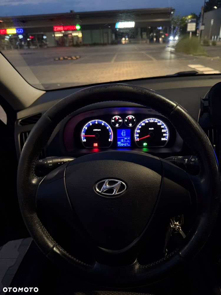 Hyundai i30 1.4 Base + - 6
