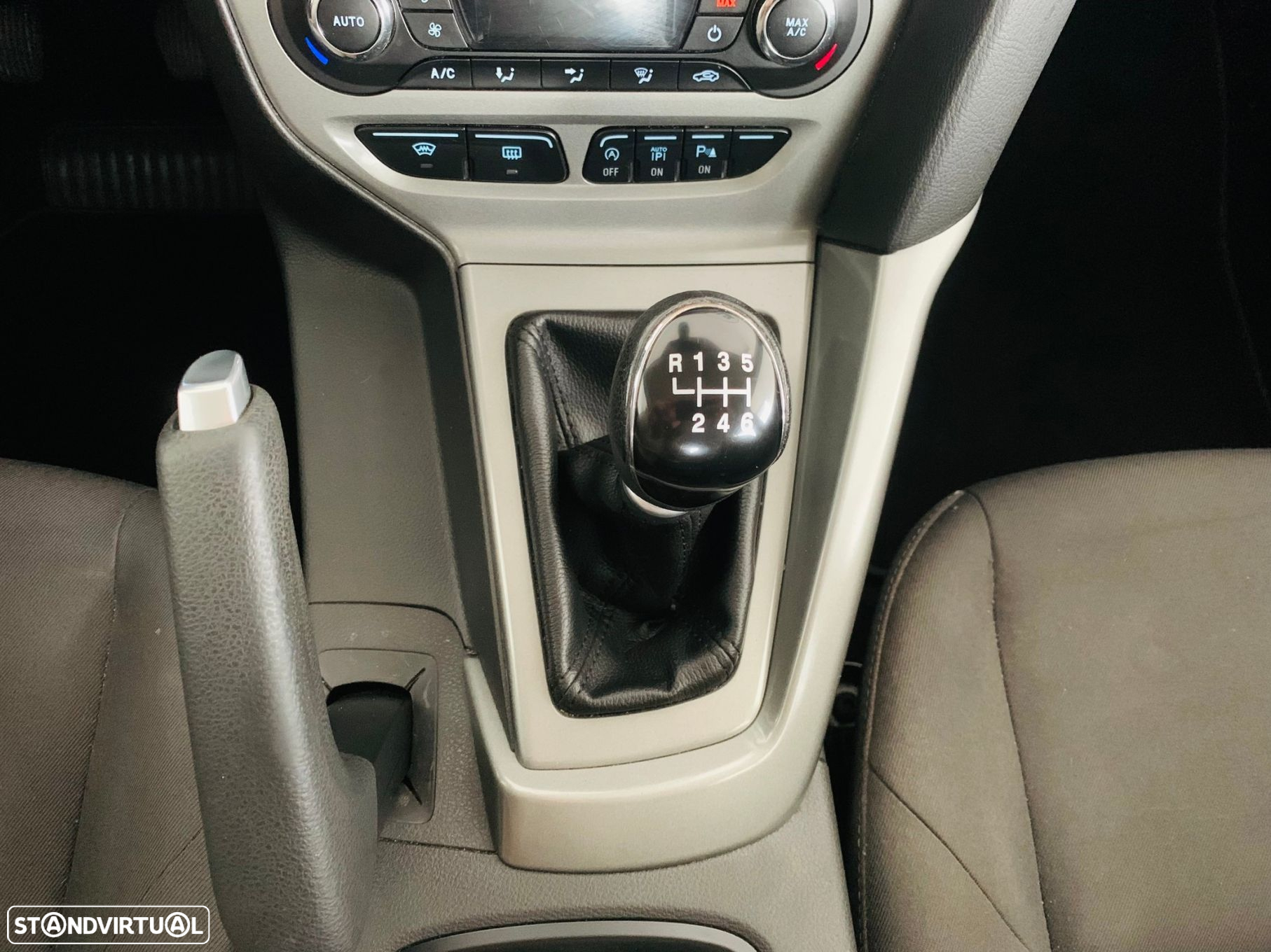 Ford Focus 1.0 EcoBoost S&S TITANIUM - 18