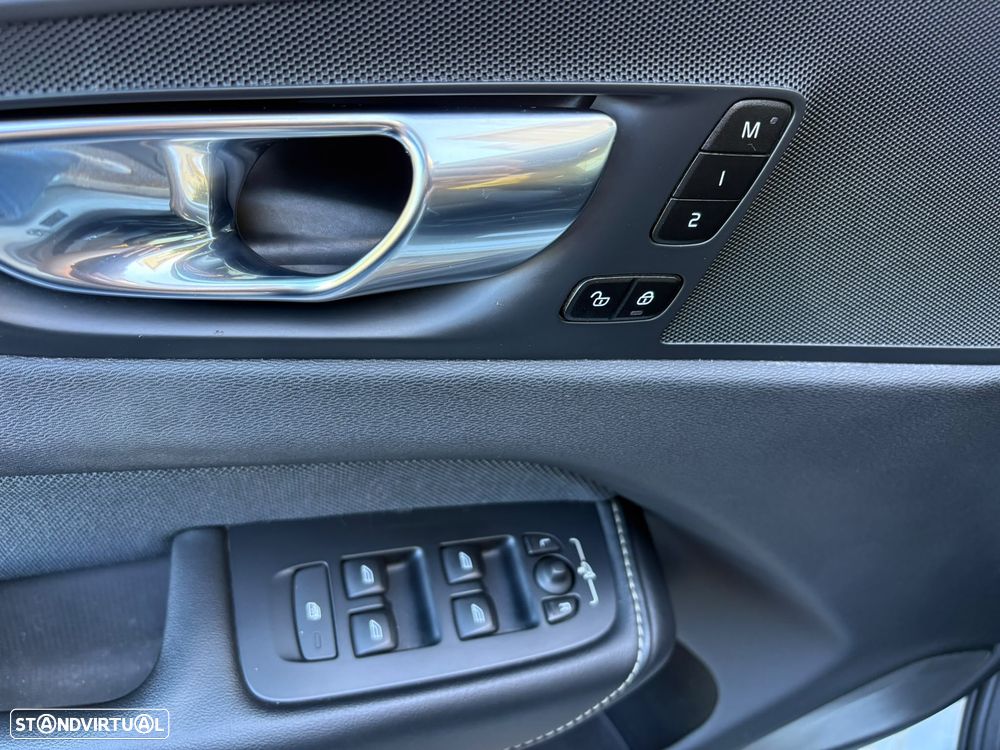 Volvo XC 60 2.0 T6 PHEV R-Design AWD - 10