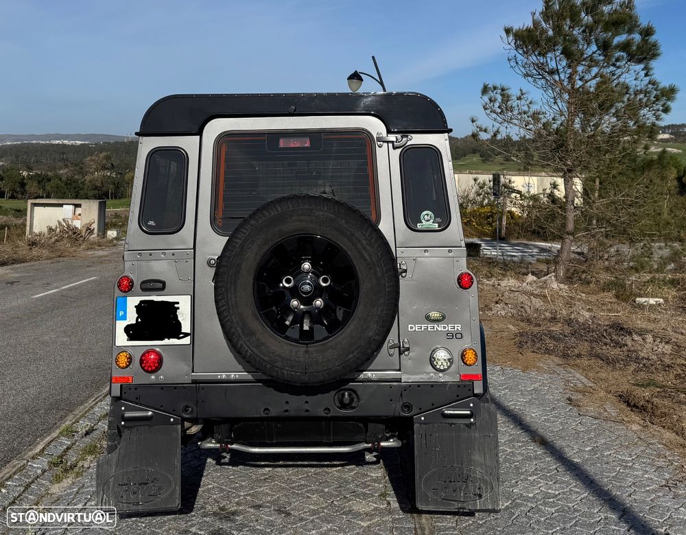 Land Rover Defender 90 Hard Top SE - 6