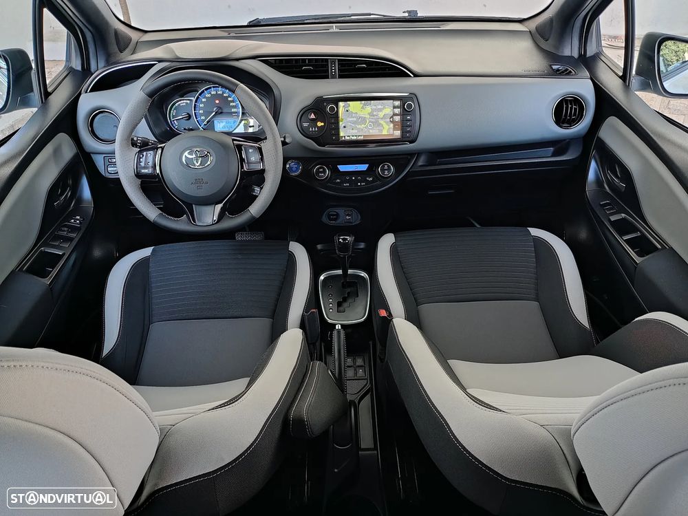 Toyota Yaris 1.5 HSD Comfort +P.Style+P.Techno — fotografia 55