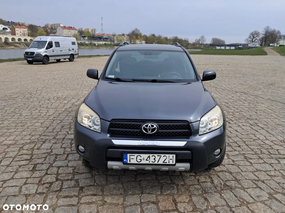 Toyota RAV4 - 8