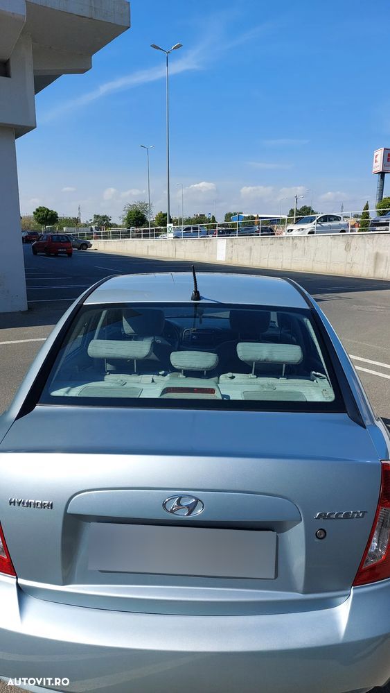 Hyundai Accent 1.4 GL - 25