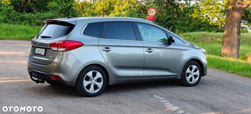 Kia Carens 1.6 GDI Dream-Team Edition - 13