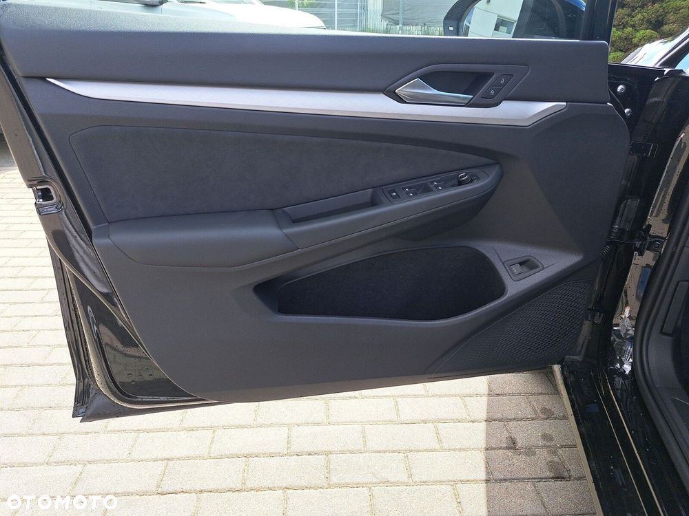 Volkswagen Golf Variant - 11