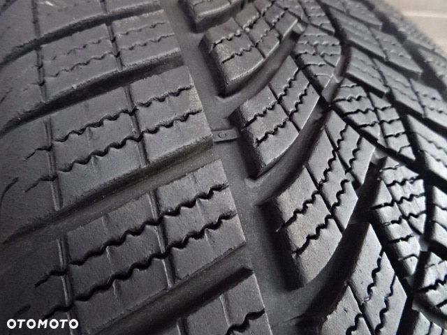 225/45/R18 95H Goodyear Ultra Grip Performance - 4