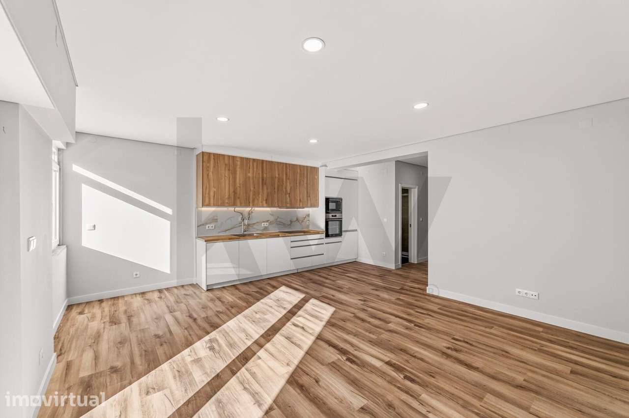Apartamento T2 renovado com varanda, Tercena - Grande imagem: 2/25