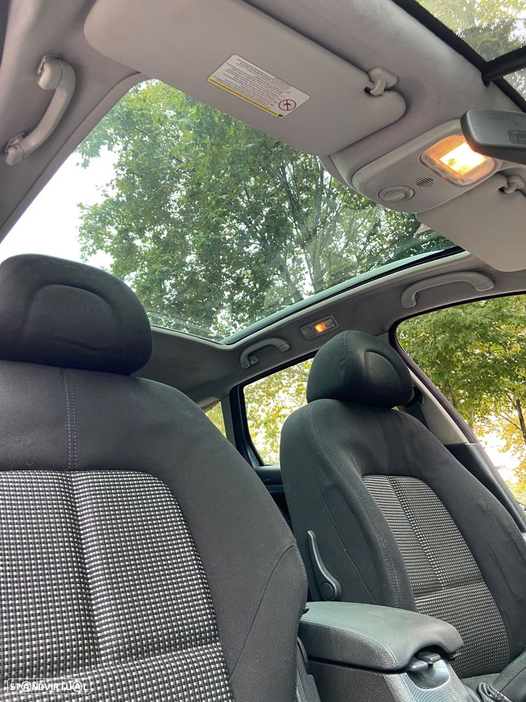 Peugeot 407 SW 2.0 HDi Executive Auto. - 6