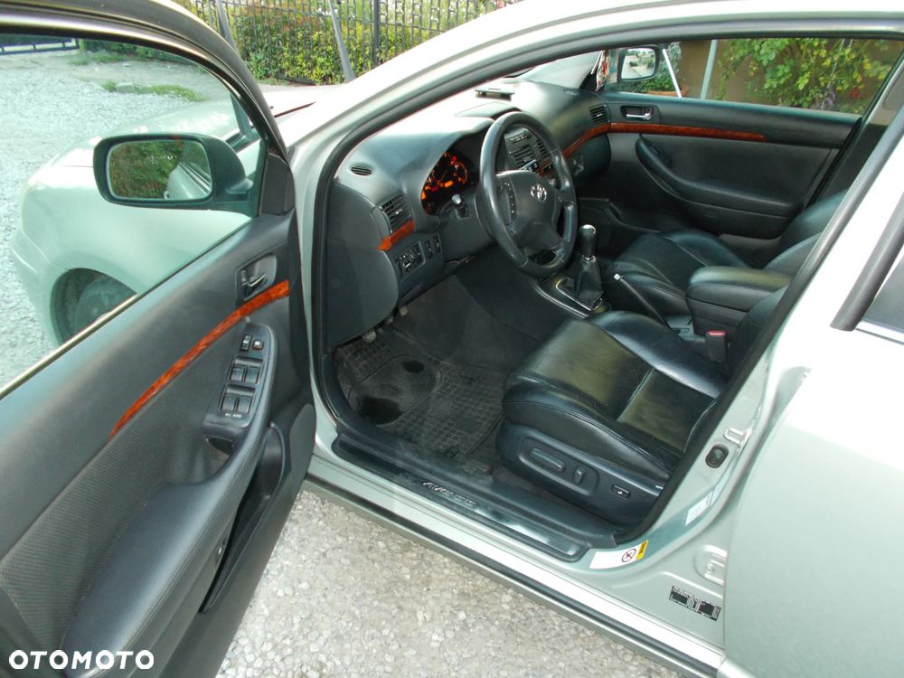 Toyota Avensis 2.0 D-4D Sol - 5