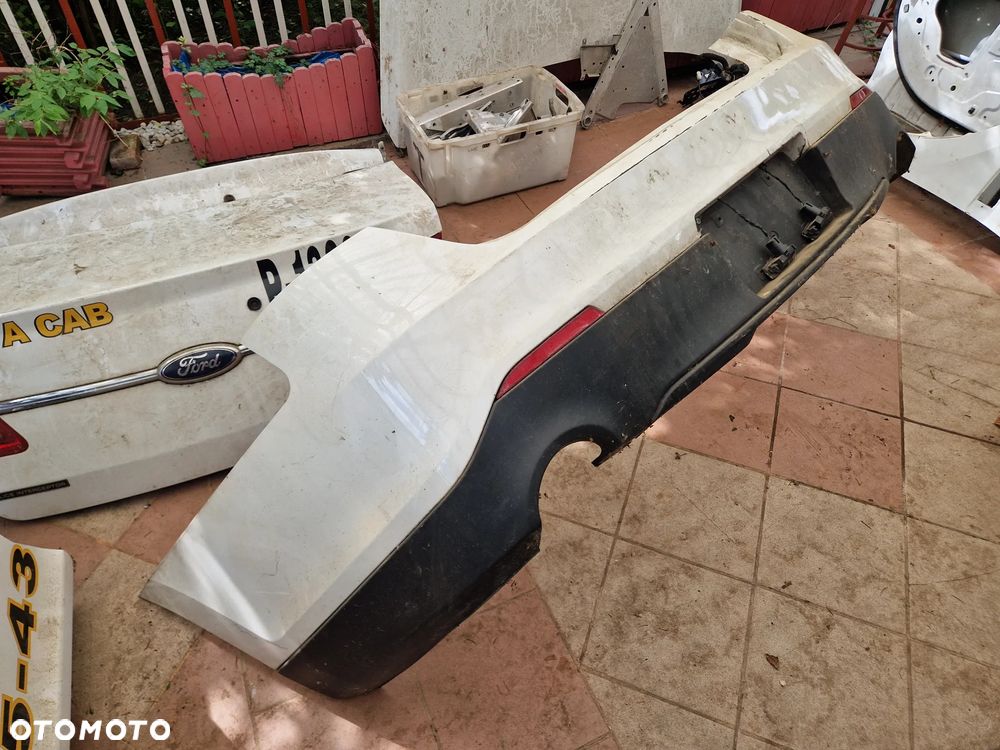 Ford Taurus Tylny Zderzak 2015 - 1