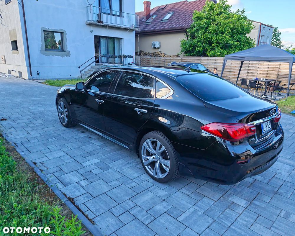 Infiniti Q70 - 10